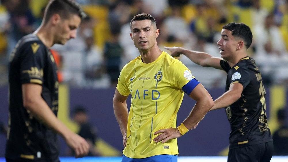 Ronaldo postoupil do asijské Ligy mistrů, po první půli fénoval rozhodčí