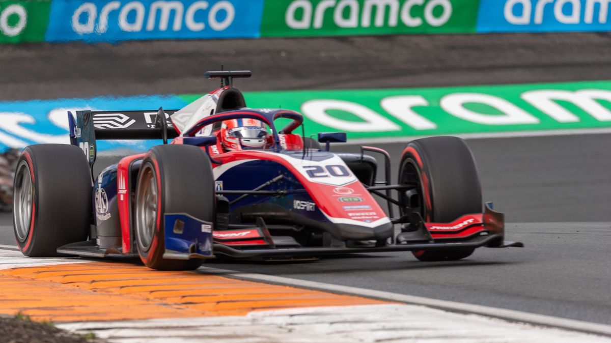 Staněk bodoval ve sprintu F2 osmým místem, do nedělního závodu vyrazí jako třetí