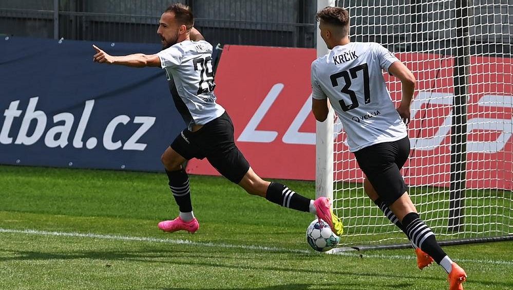 Sebevědomý start nováčka. Vrba ocenil Budínského, Hejdušek věnoval výhru tatínkovi