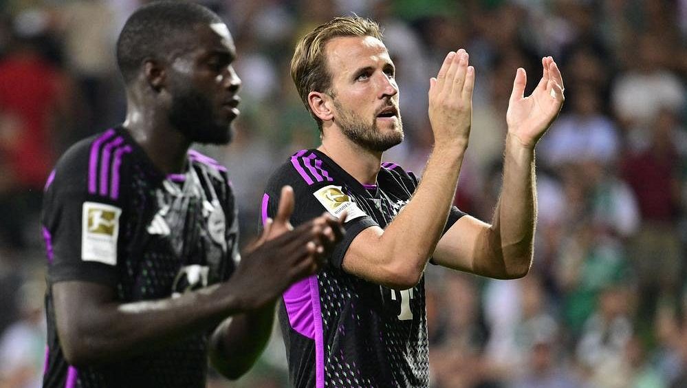 Brankář Pavlenka dostal od Bayernu v úvodu bundesligy čtyři góly, skóroval i Kane