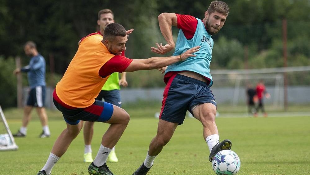 Drzoun ze Sparty, úžasně klidný slávista i rychlík z Ghany. Kováč představuje nové tváře v Pardubicích