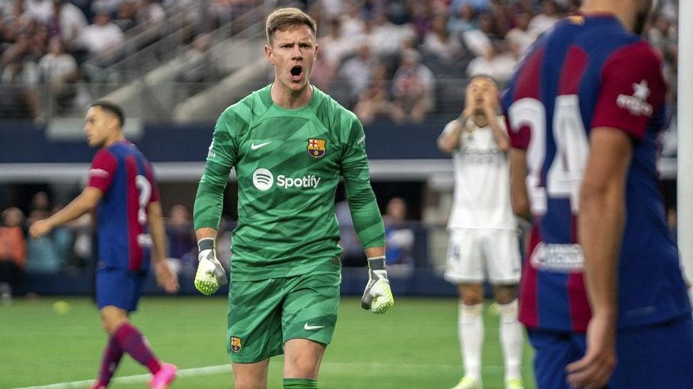 Barcelona porazila Betis 5:0 i díky premiérovým trefám Félixe a Cancela
