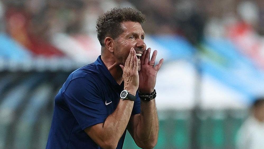 Simeoneho syn má po faulu v přípravě zlomenou nohu, přijde o většinu sezony