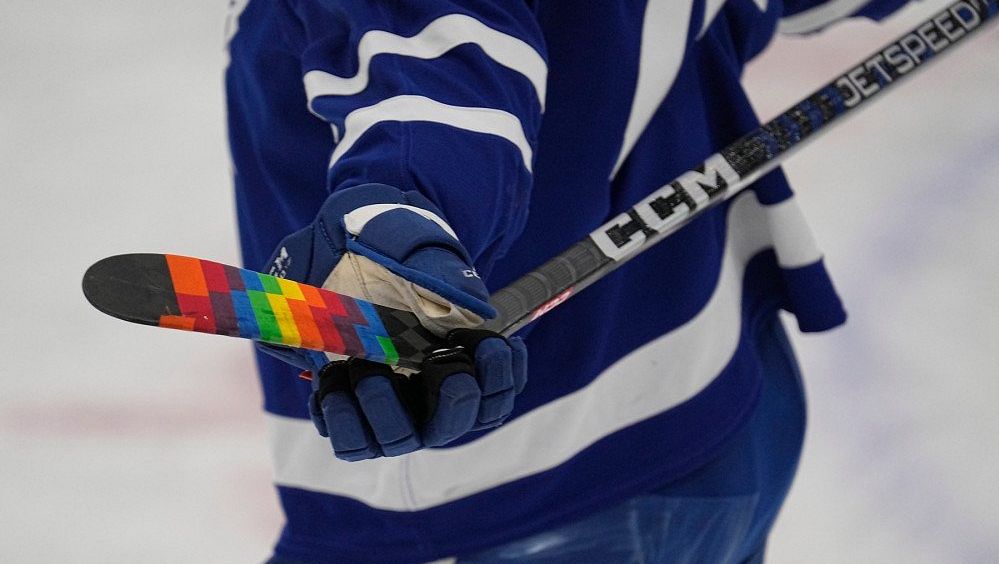 NHL po tahanicích kolem duhových dresů upustí od používání speciálních designů