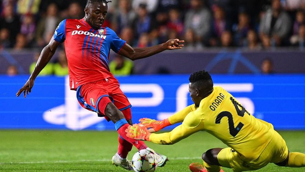 Kovář má v Manchesteru United novou konkurenci. Gólman stál více než miliardu