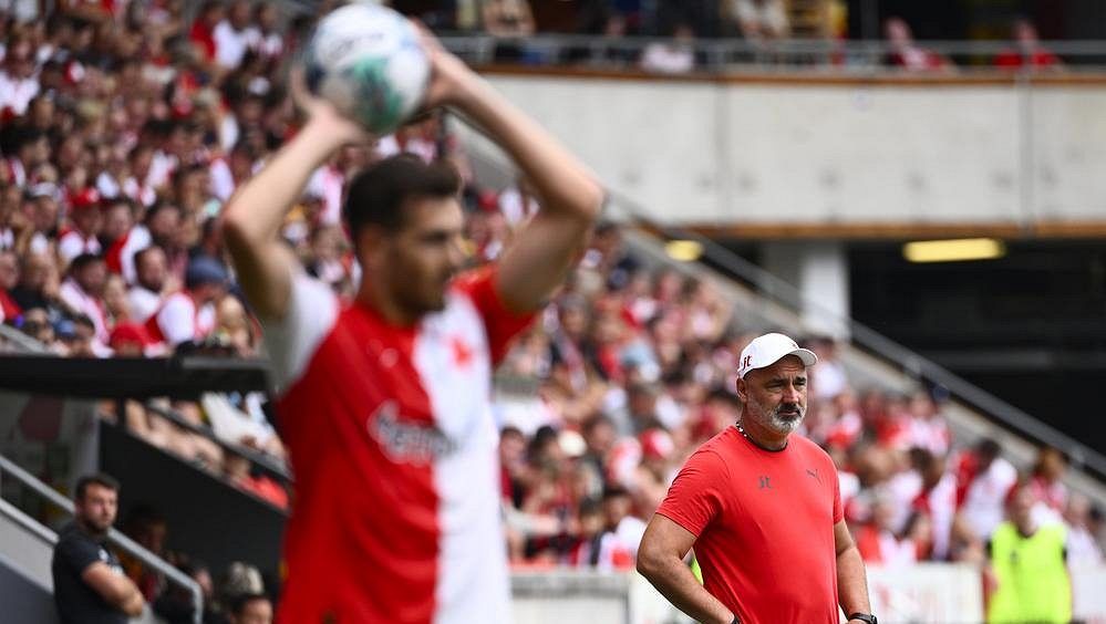 Generálka Slavie? Skvělá atmosféra a rozpaky. Základní sestava bez posil, hráči na odchodu