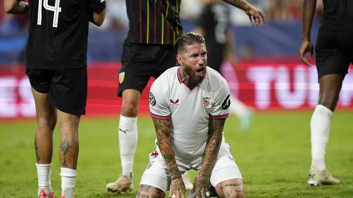 Smolař Ramos. Před zápasem na bývalého kapitána Realu pískali, pak mu v Barceloně aplaudovali za vlastní gól
