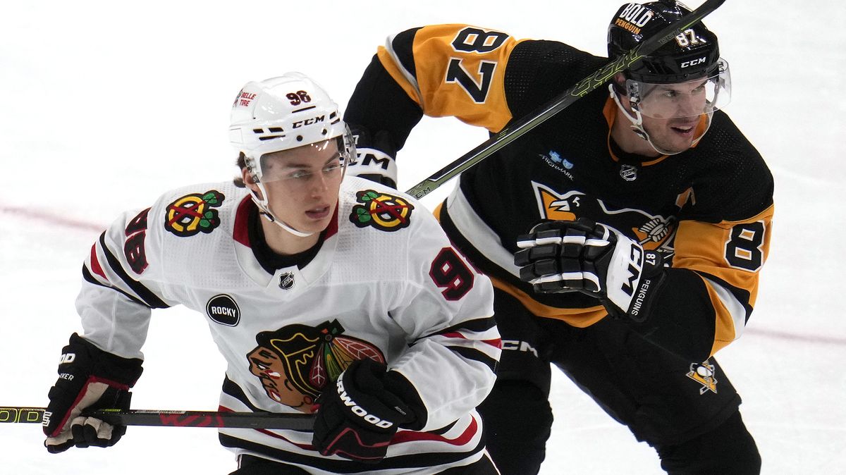 Supertalent Bedard vtrhl do NHL! Experty pobavil už před zápasem, hrozí mu i první pokuta