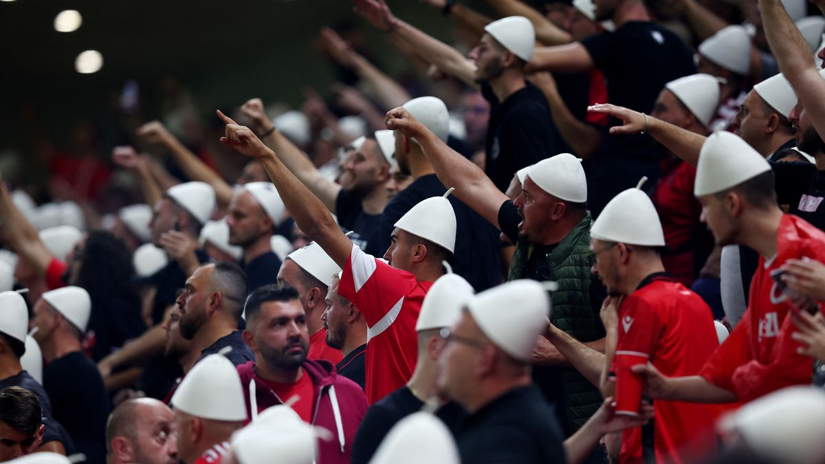 Češi nastoupili v Tiraně pod Babišovým dohledem