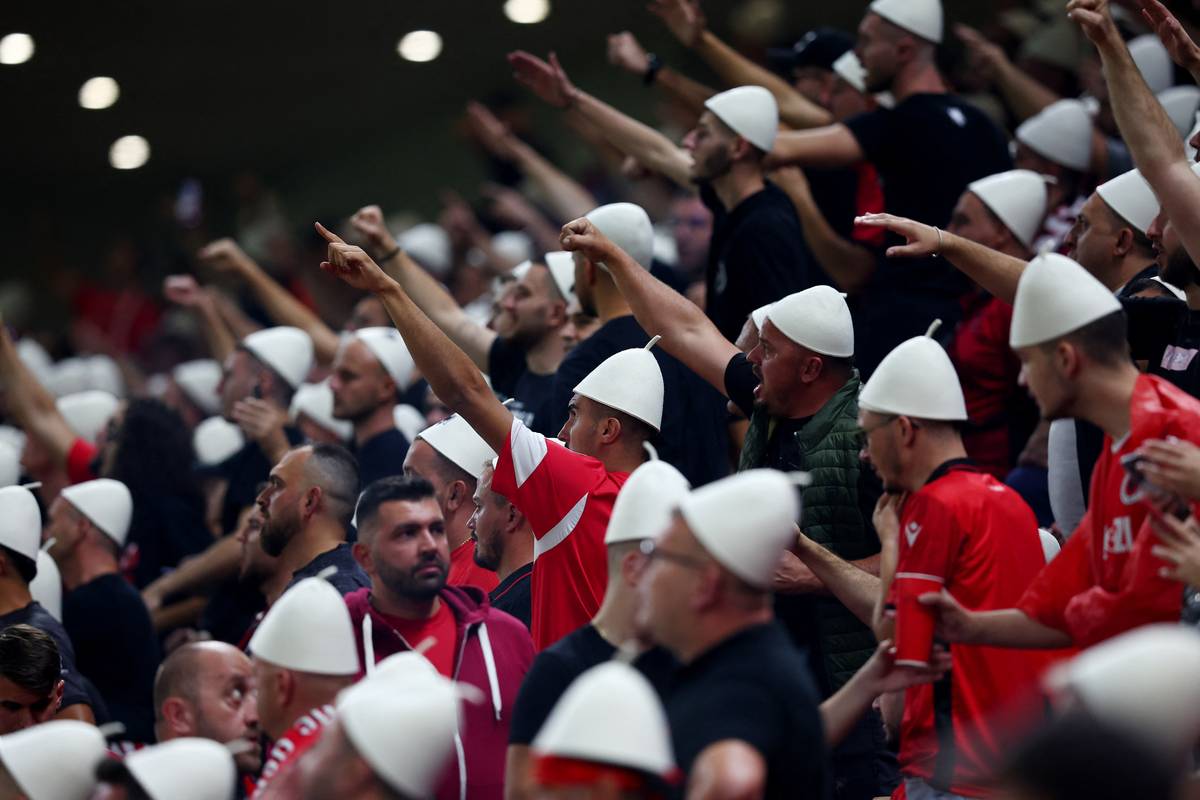 Fanoušci v albánské Tiraně.