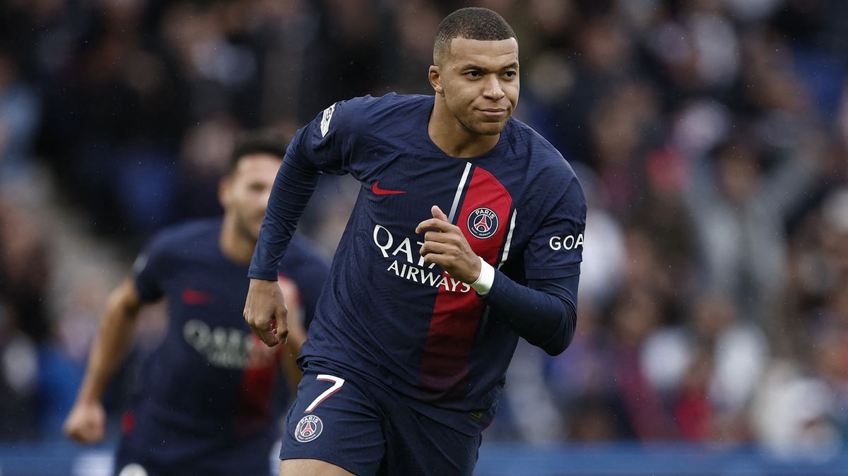 Fotbalisté PSG porazili Štrasburk, v hlavní roli byl Mbappé
