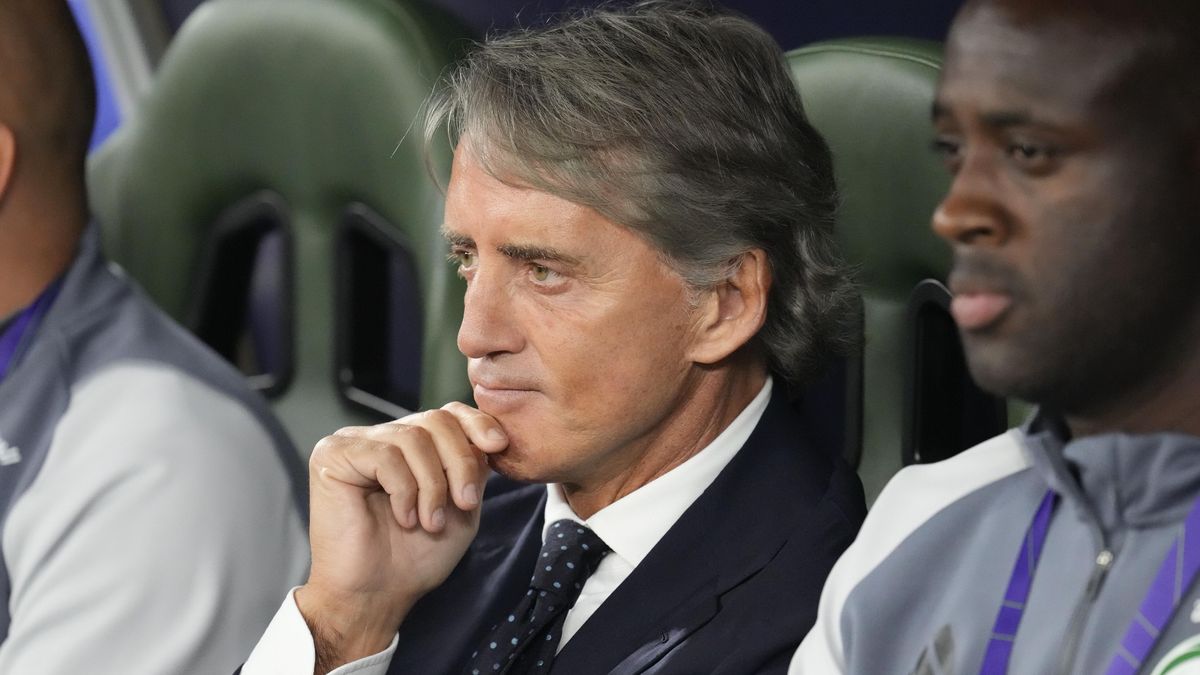 Penalty? Ne, děkuji. Slavný kouč odešel před koncem rozstřelu, šéf zuří