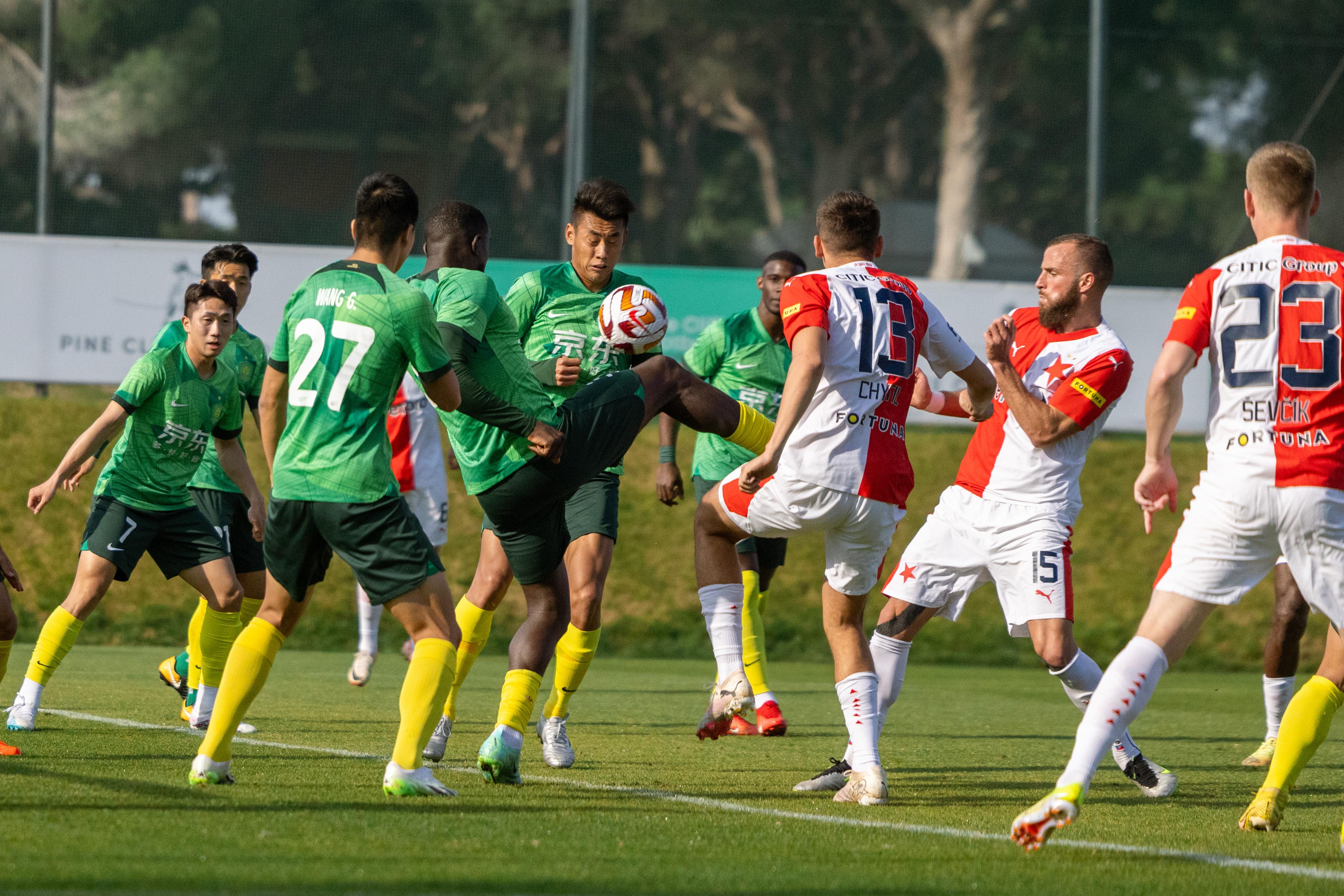 Slavia Se Vrací Z Portugalska Bez Porážky. Rozpaky Kolem Posily, Pár ...