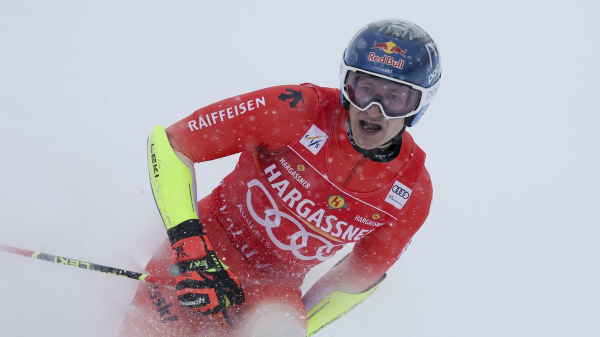 Odermatt vyhrál potřetí a suverénně obří slalom SP ve Vald d'Isere