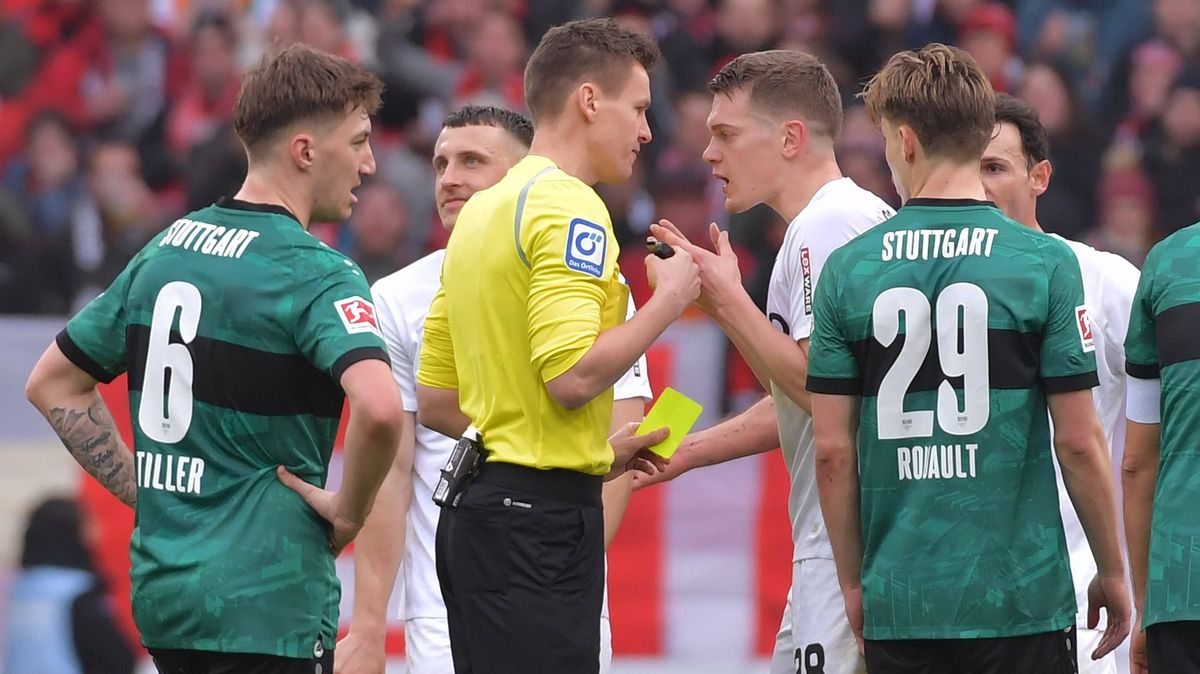 Nevídané gesto. Fotbalista se zrakovou vadou nerozlišil soupeře, klub vyměnil dresy