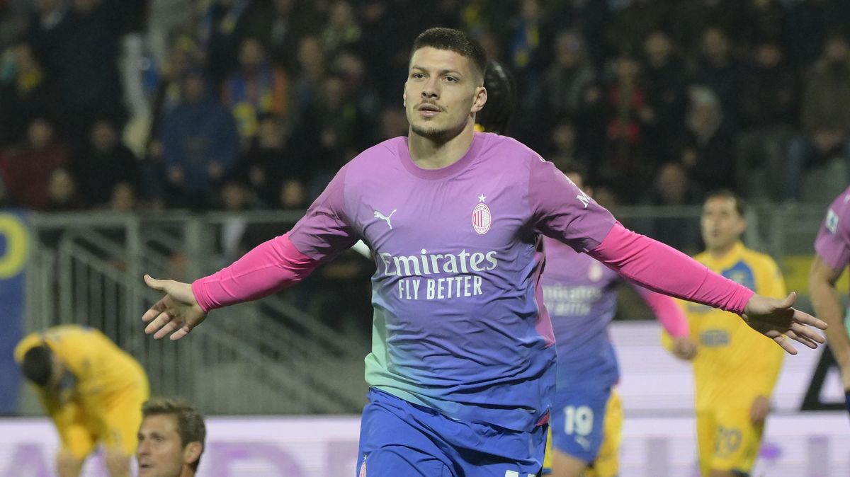 AC Milán zvítězil ve Frosinone, rozhodl střídající Jovič