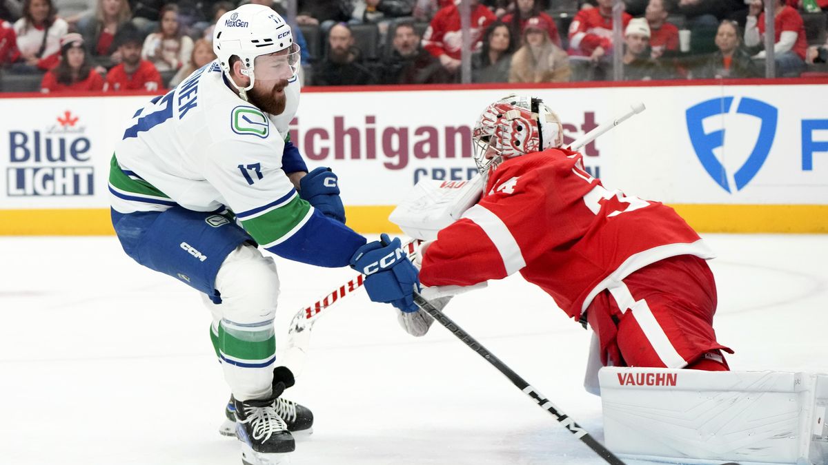 Z trestné lavice do brejku. Hronek v NHL připomněl, že je přeškolený útočník