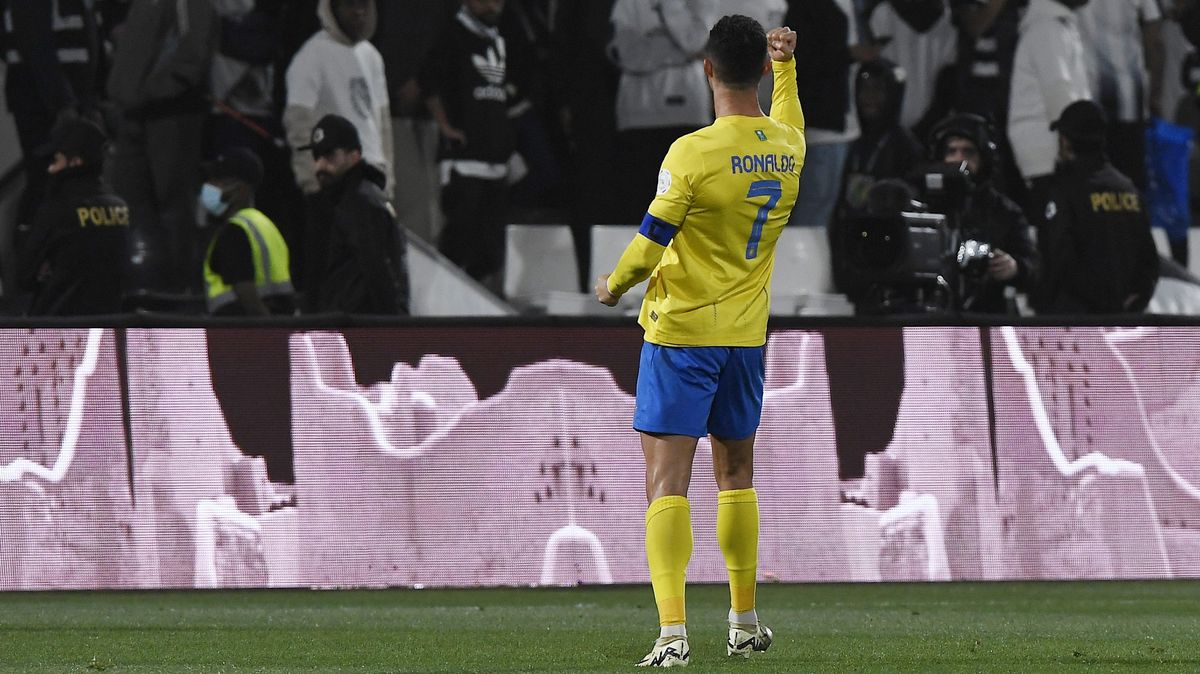 Ronaldo vyfasoval za obscénní gesto stopku