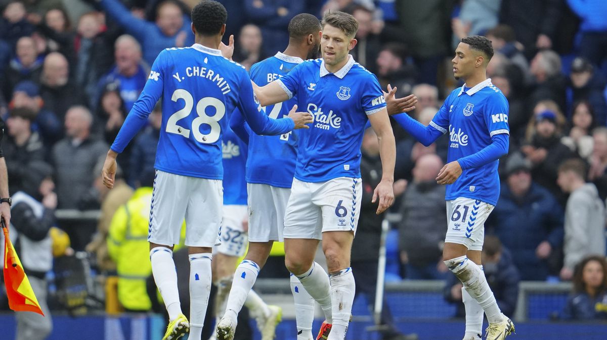Everton proti Tottenhamu zachránil bod v nastavení a opustil sestupové pásmo