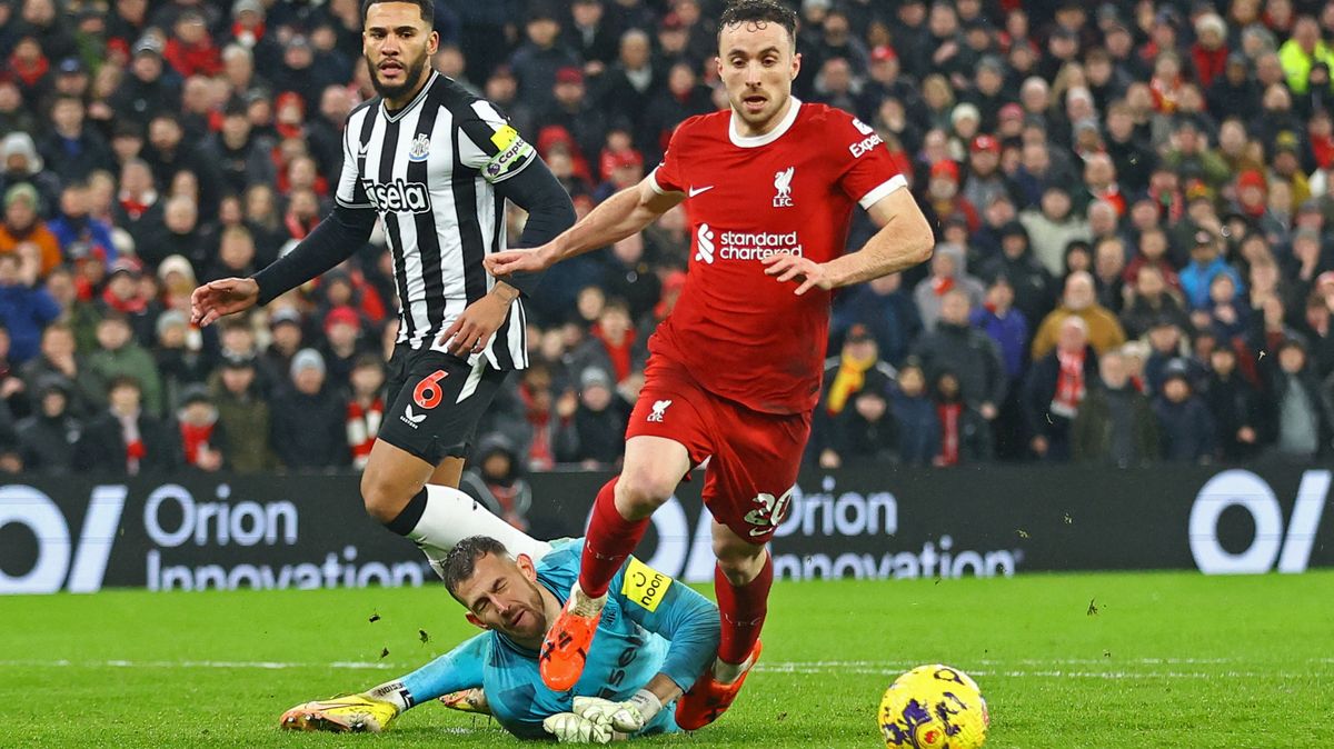 Nafilmovaný pád, nebo penalta? Experti se diví. Dúbravka verdikt přijal. Klopp hledal prsten