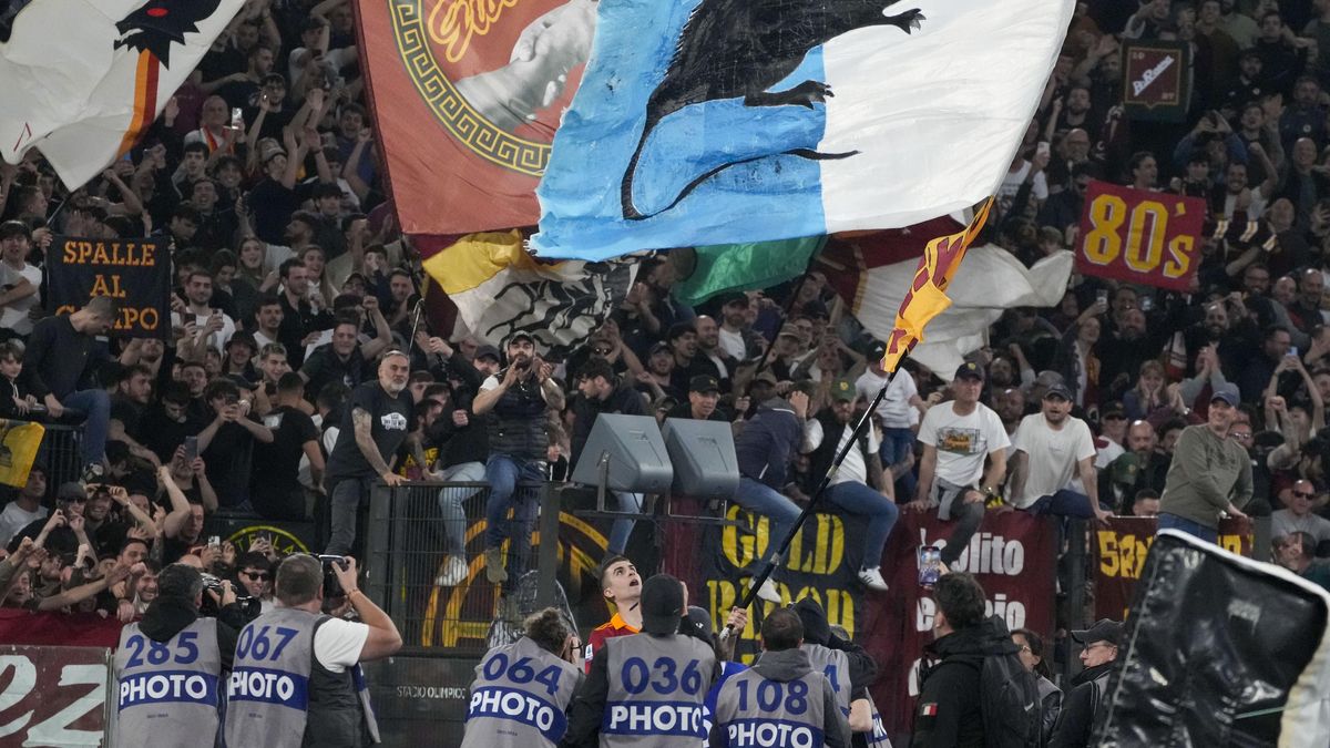 Po římském fotbalovém derby chuligáni zranili policistu