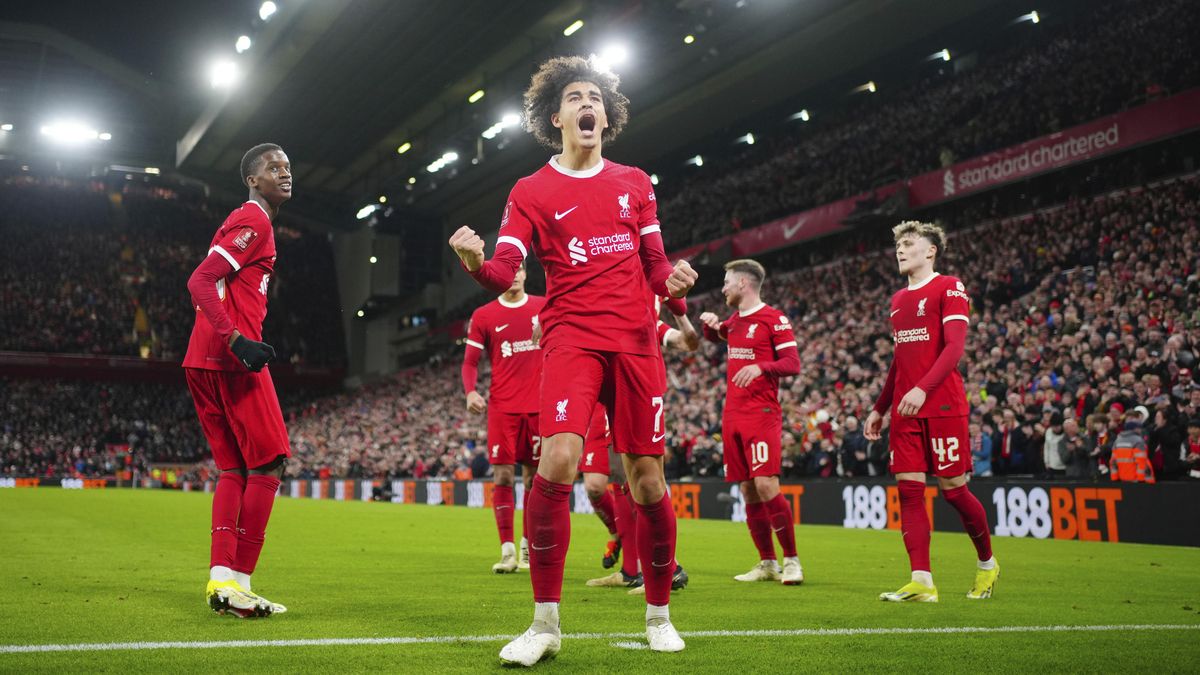 Co děti, mají si kde hrát? Omladina drží Liverpool, chválí je Klopp i Berger
