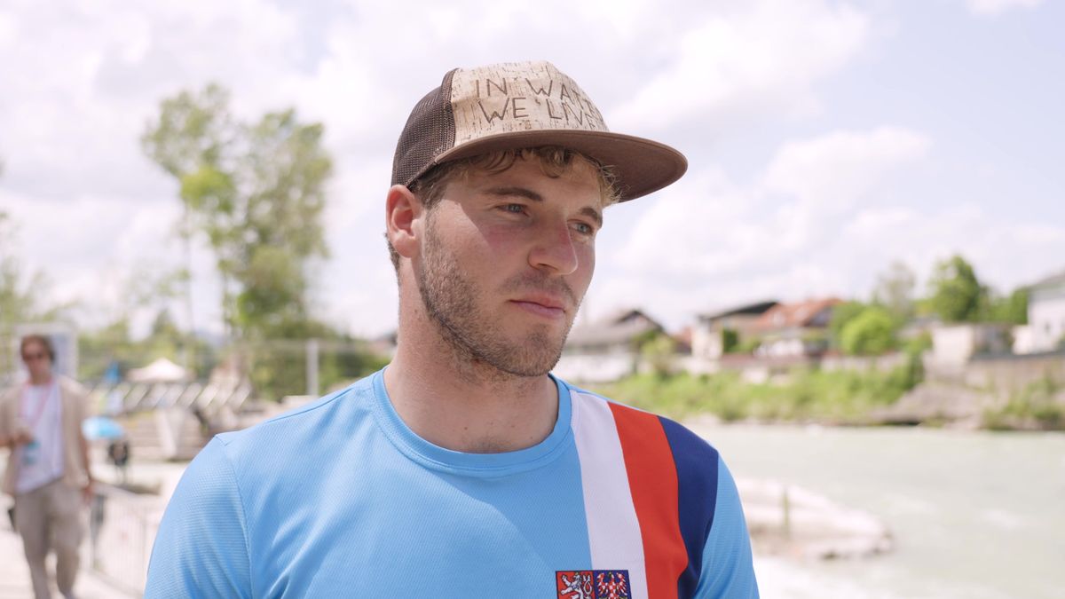 Stres na tribuně a slzy soupeře. Měl bych se usmívat a slavit, ale tohle už nechci zažít, říkal český obhájce stříbra
