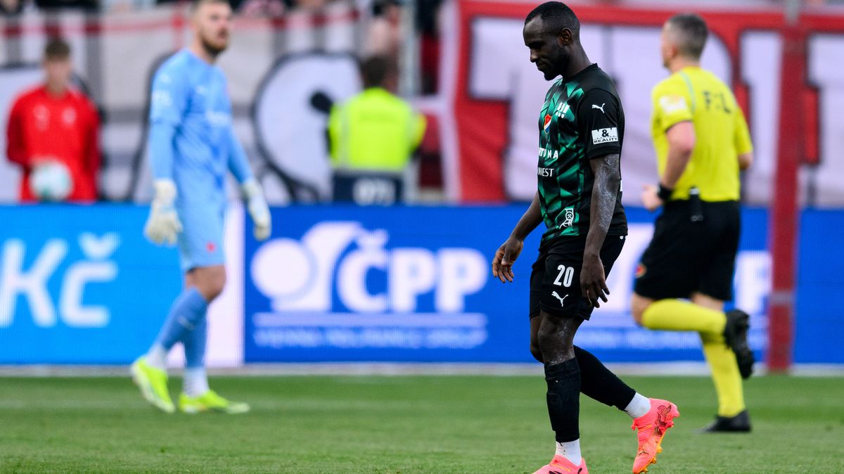 Tanko byl proti Slavii podruhé vyloučen. Jsem naštvaný, přiznává Hapal
