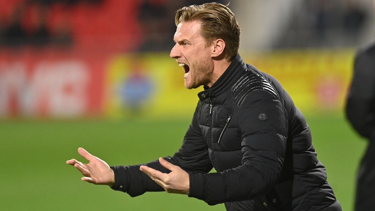 Až ostudný výkon, čertil se Kováč po derby. Kdyby mohl, střídá o půli sedmkrát
