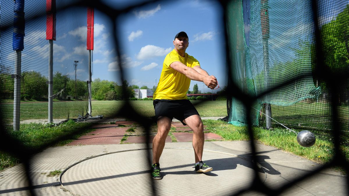 Tajemný balíček od ženy a tréninky uprostřed noci. Unikátní příběh atleta, který chce pro Česko vozit medaile
