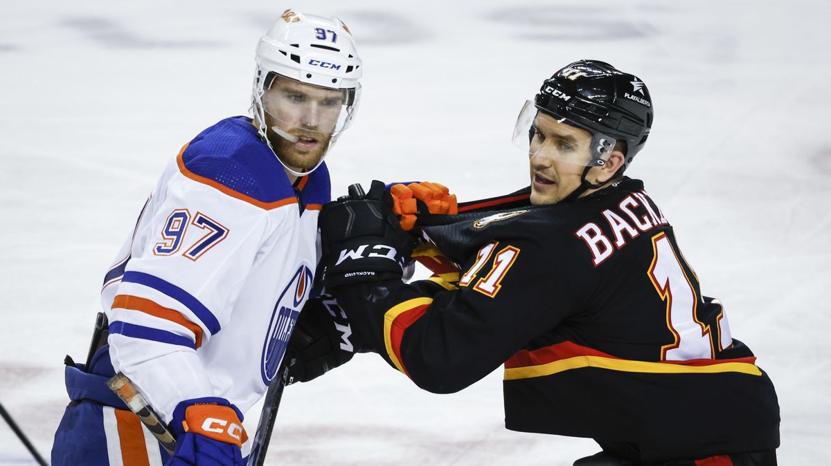 99. McDavid příští asistencí vstoupí do Gretzkyho říše. Ale co Art Ross Trophy?