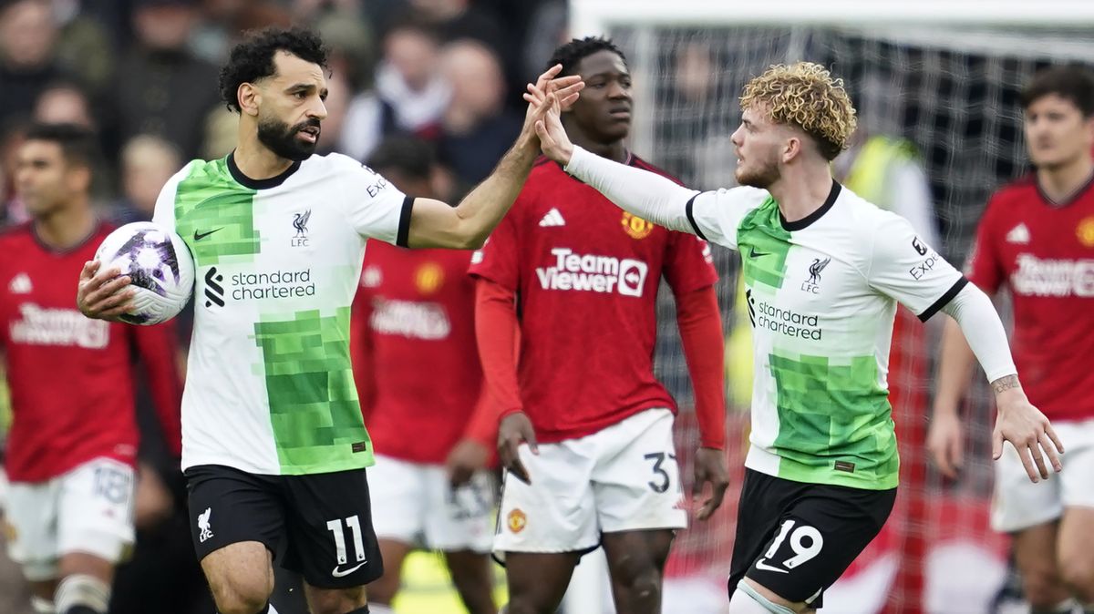 Liverpool remizoval s Manchesterem United, anglickou ligu vede Arsenal