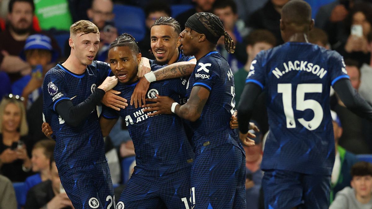 Chelsea se posunula na pohárové příčky, Manchester United se dotáhl na Newcastle