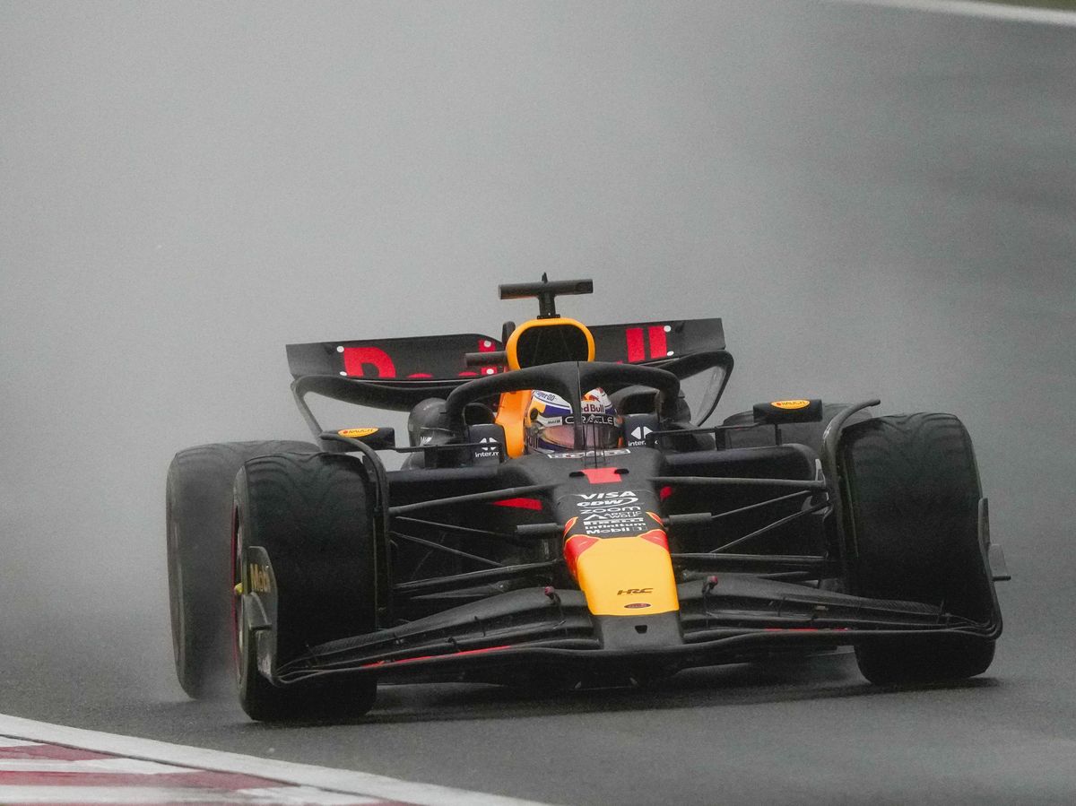 Další Verstappenův triumf. V Číně ale bylo na trati k vidění i safety car a spousta předjetí