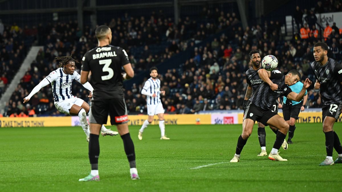 Skandál v Anglii. Rozhodčí odpískal kontroverzní penaltu