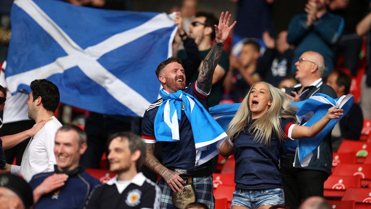 Skotský fotbalový fanoušek absolvoval pěší pouť z Glasgow na ME do Mnichova