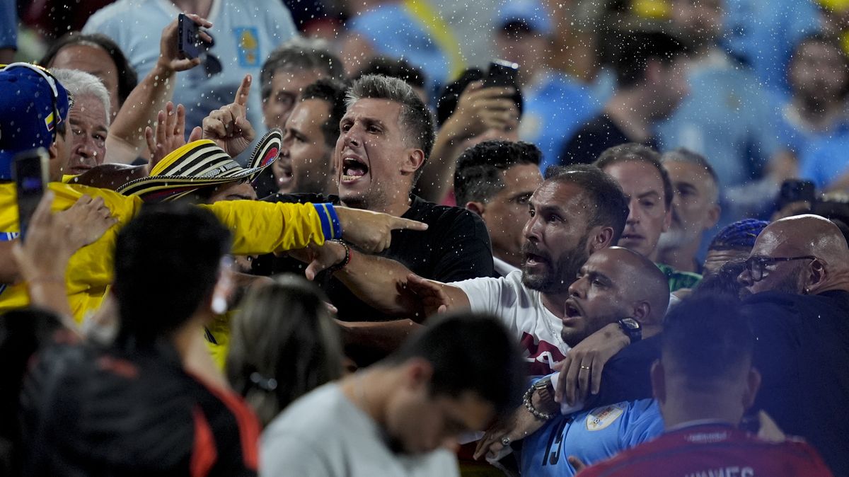 Šílená dohra semifinále Copa América. Hvězda Uruguaye se rvala s fanoušky