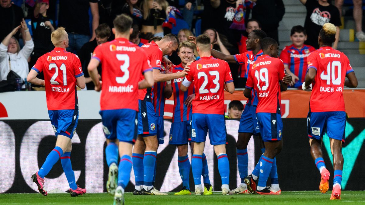 Frankfurt hlásí vyprodáno, Plzeň chce odčinit Slavii