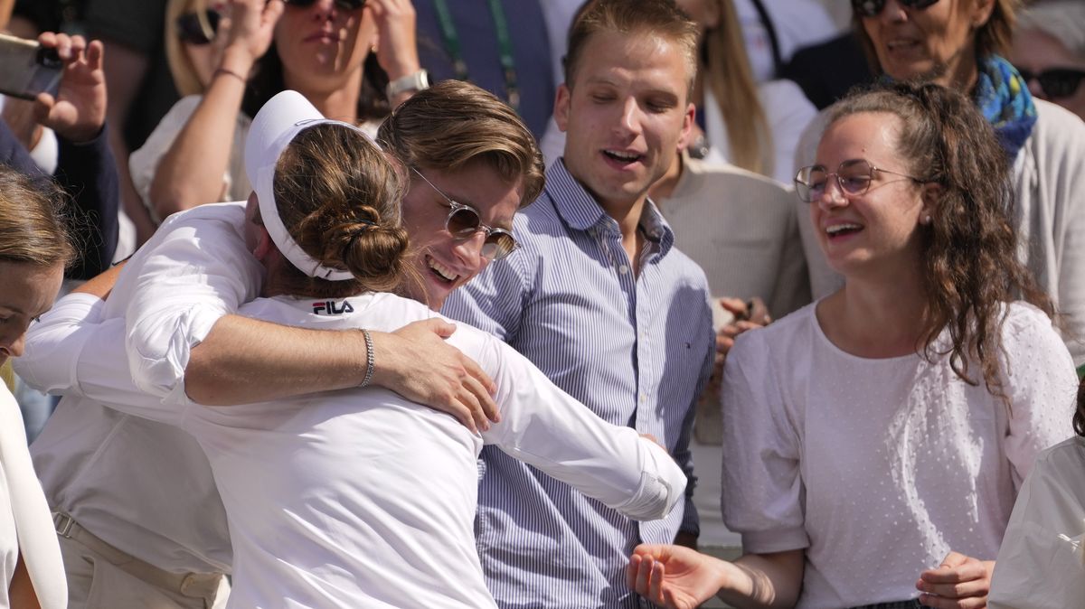 Krejčíkové ve Wimbledonu fandil i čerstvý mistr světa Dostál. Zvládla to skvěle, řekl
