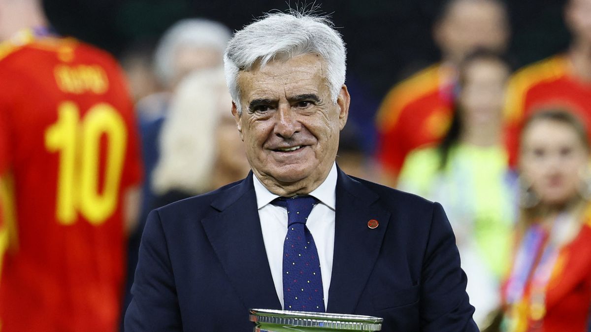 Šéf španělského fotbalu Rocha byl podle médií na dva roky suspendován