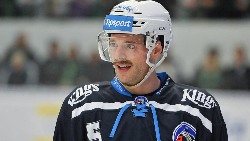 Na poslední chvíli ještě jedna posila pro Pardubice! Získaly technického praváka na přesilovky