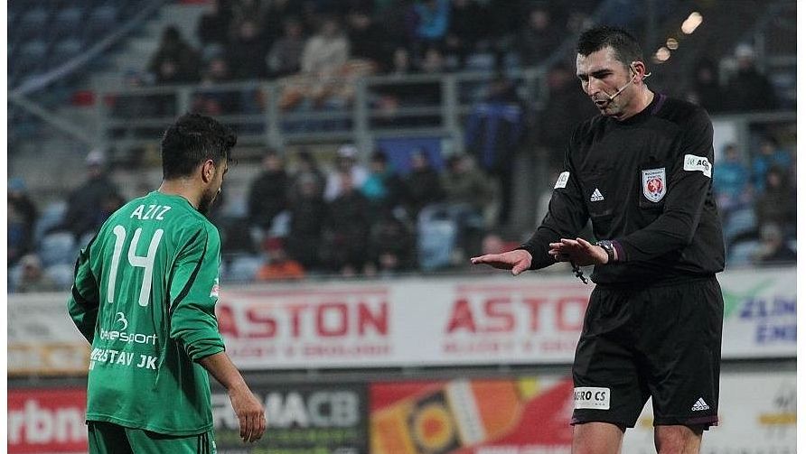 Nepřípustný výkon! Komise rozhodčích trestala, sudí Drábek bleskově vyřazen