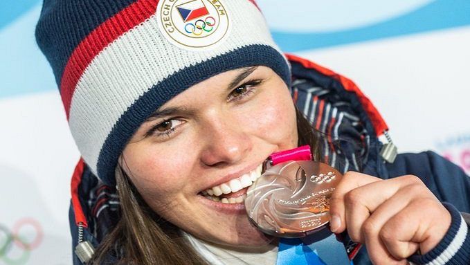 Pro talentovanou skikrosařku skončila sezona. Česká reprezentace tak nepojede týmový závod