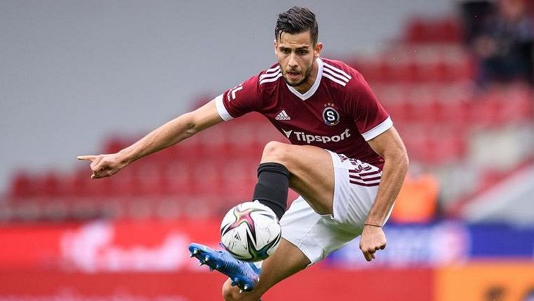 Skandální, zlobí se klub. Arabové vycouvali z miliardového přestupu Hancka. Peníze tratí i Sparta