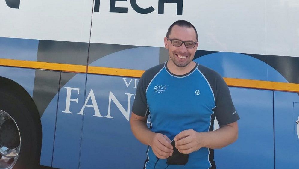 Z Froomova maséra se na Czech Tour stal i kuchař. A jezdím mu domů prát, směje se Rak