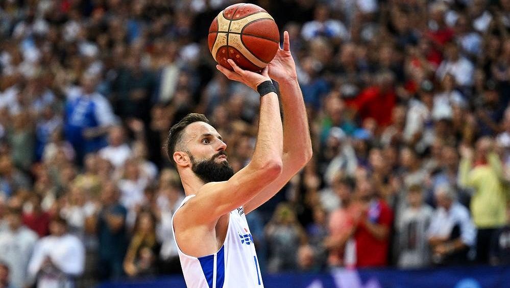 Kapitán Hruban doléčil zranění ruky a na reprezentační akci se nechal přemluvit