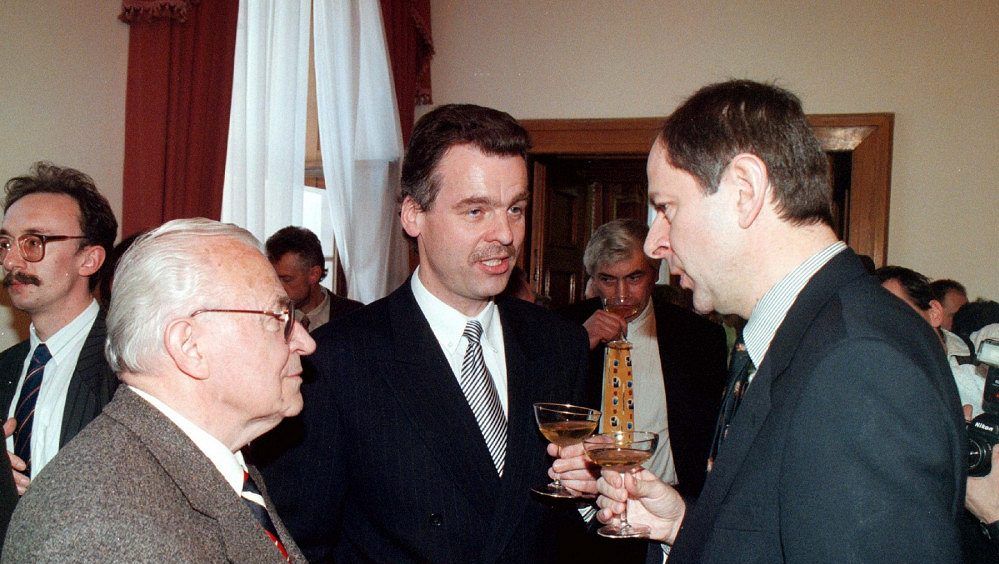 NAGANO 25: Lener přišel o knír, ale bál se o oči. Bez něj měl lepší život, dobírá si ho Jágr