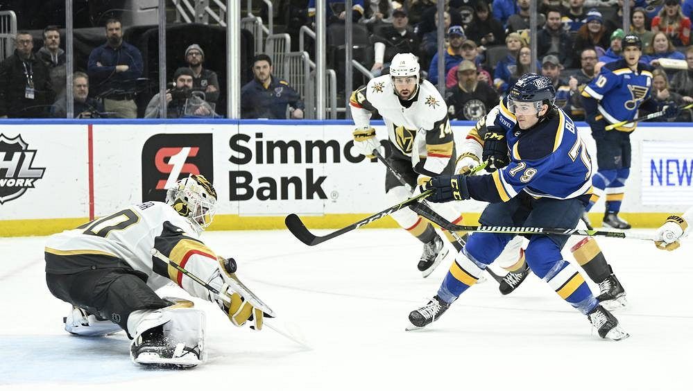 Není Patera jako Patera. Český gólman má za sebou působivý debut v NHL