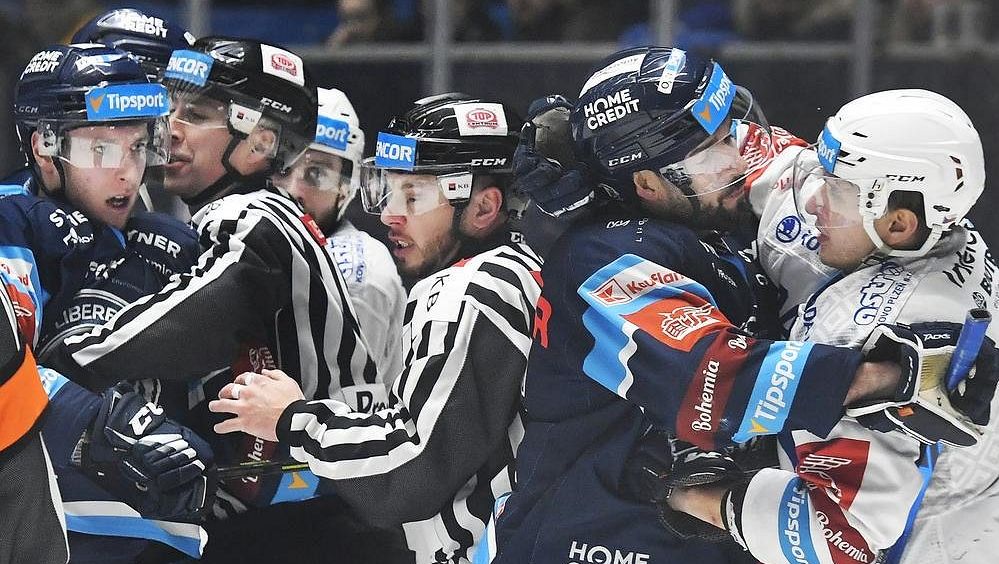 Ovlivnili sudí utkání? Plzeň se ohrazuje proti výrokům rozhodčích a vetuje Hejduka