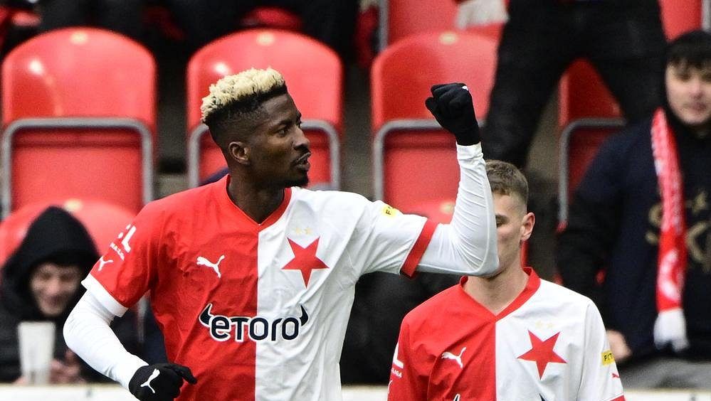 Letní odchod? Olayinka se rve za Slavii, chce dvě trofeje. Trenér přemýšlí, co bude bez něj